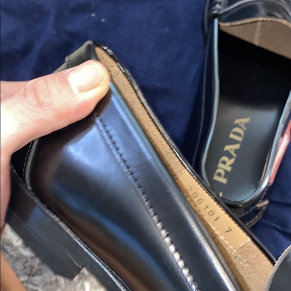 Fabulous Prada  logo loafers - Picture 7 of 7
